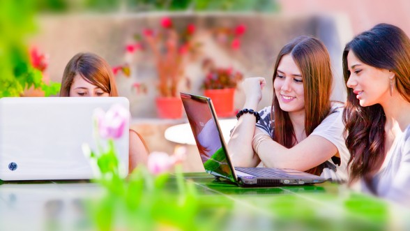 Red WiFi: Mantenga el contacto con familiares, amigos, colegas...  - Foto: e-naxian.com