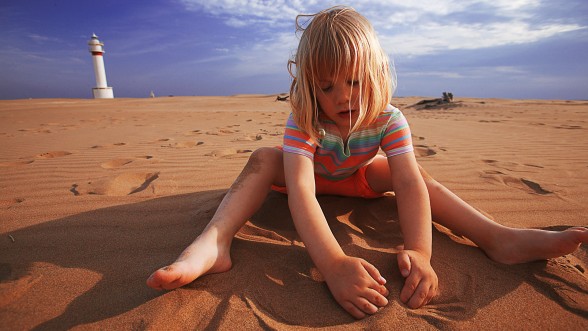 Vaya a la playa y al Parque Temático Port Aventura oa Aquapark.  - Foto: e-naxian.com
